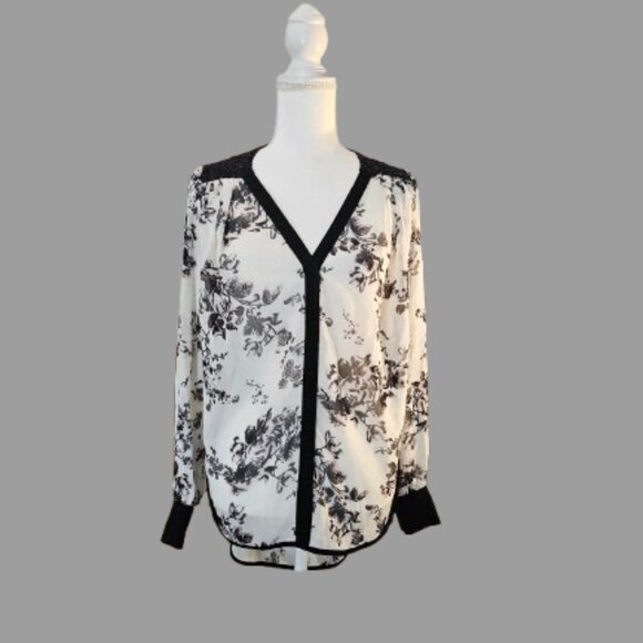 BAR III WOMEN LONG SLEEVE SHEER FLORAL TOP - SIZE MEDIUM - Picture 1 of 8